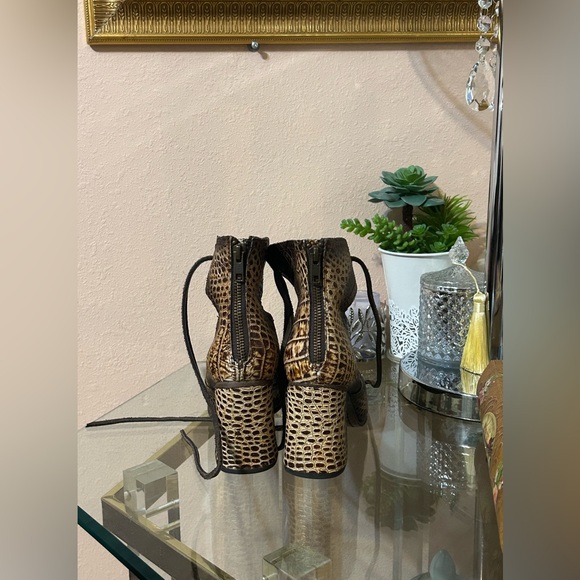 Freebird by Steven Joyce Croc-Embossed Lace-Up Block Heeled Pumps Size 7 - Picture 6 of 13